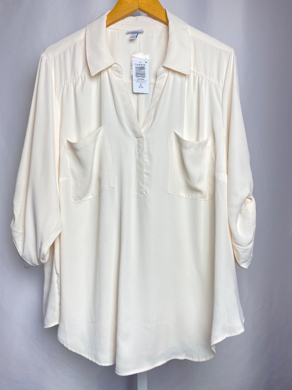 NWT Torrid Harper Womens Plus Size Cream 3/4 Roll Tab Sleeves Pullover Blouse 3X